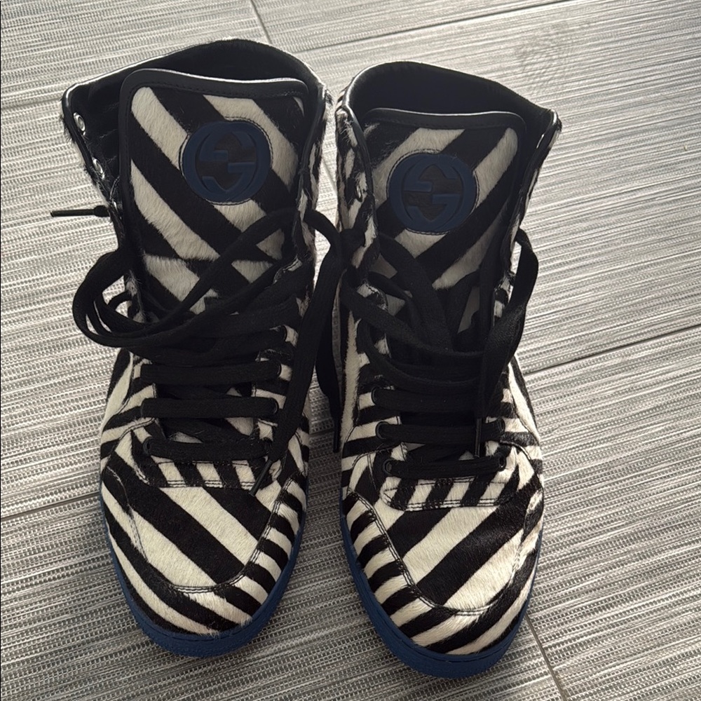 Gucci Men's Shoe Pony Stripe Black / White Blue Sole High Top Sneaker 9G (US 10)